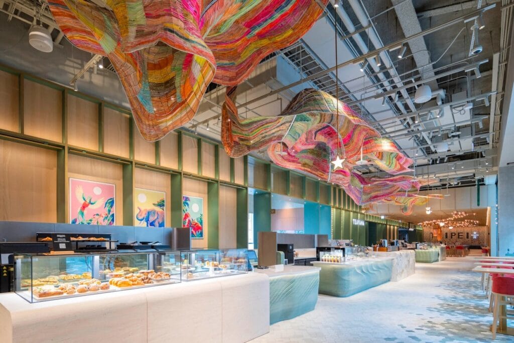 Starbucks Revives Store Emblem With Sprawling Taiwan Flagship Starbucks Revives Store Emblem With Sprawling Taiwan Flagship