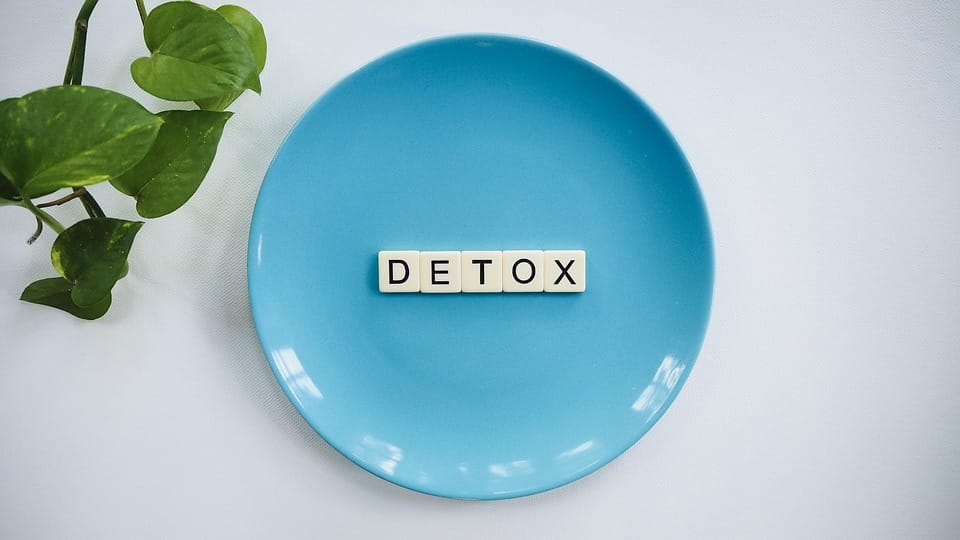 Experience the Benefits of Detoxifying Juices for a Cleansed Body and Mind